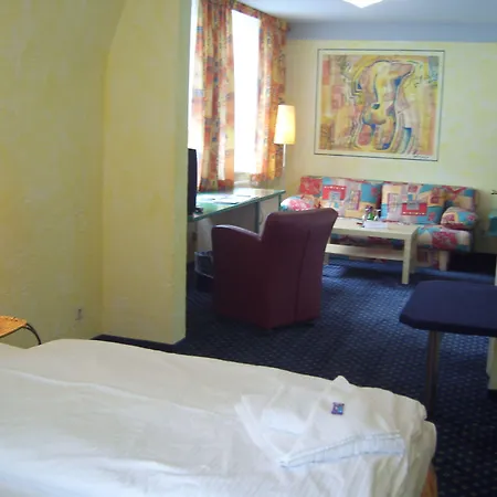 奥斯特埃斯图恩酒店 Ostseebad Kühlungsborn