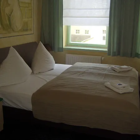 奥斯特埃斯图恩酒店 Ostseebad Kühlungsborn