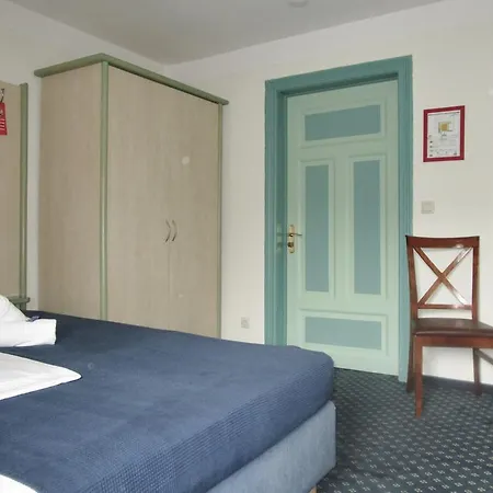 奥斯特埃斯图恩酒店 酒店